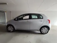 Usata Toyota Yaris 65 CV (47 kW) 2007 Grigio Utilitaria