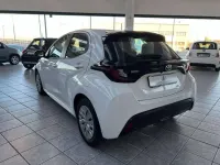 Usata Toyota Yaris Hybrid Business Edition 92 CV (67 kW) 2022 Bianco Berlina