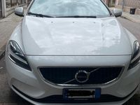 Usata Volvo V40 122 CV (89 kW) 2018 Bianco Berlina