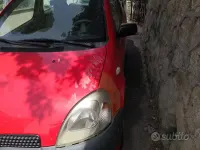 Usata Toyota Yaris 68 CV (50 kW) 2001 Rosso Utilitaria