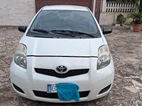 Usata Toyota Yaris 65 CV (47 kW) 2010 Bianco Berlina