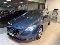 Usata Volvo V40 Momentum 120 CV (88 kW) 2017 Blu Berlina