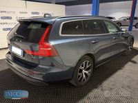 Usata Volvo V60 Core 197 CV (144 kW) 2023 Blu metallizzato Station wagon