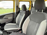 Usata Fiat Doblò 120 CV (88 kW) 2017 Giallo Monovolume