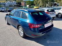 Usado Skoda Superb Executive 150 CV (110 kW) 2018 Azul Familiar