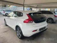 Usata Volvo V40 R-Design Momentum 120 CV (88 kW) 2016 Bianco Berlina