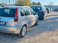 Usata Ford Fiesta Ghia 68 CV (50 kW) 2005 Grigio Berlina