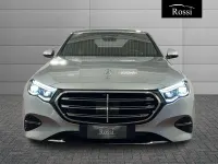 Usata Mercedes E220 Premium 197 CV (144 kW) 2024 Grigio chiaro metallizzato Berlina