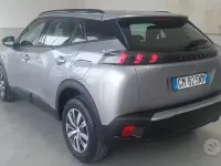 Usata Peugeot 2008 Active 101 CV (74 kW) 2022 Grigio SUV