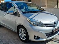 Usata Toyota Yaris Lounge 90 CV (66 kW) 2012 Grigio Utilitaria