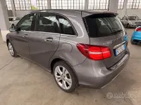 Begagnad Mercedes B200 136 HK (100 kW) 2016 Grå Minibuss