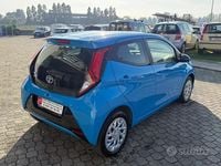Usata Toyota Aygo Cool 72 CV (52 kW) 2020 Blu Utilitaria
