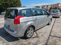 Usado Peugeot 5008 112 HP (82 kW) 2010 Prateado Monovolume
