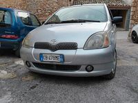 Usata Toyota Yaris 68 CV (50 kW) 2002 Grigio Berlina