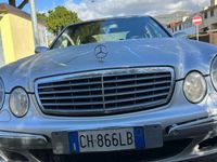 Usata Mercedes E220 122 CV (89 kW) 2003 Grigio Berlina