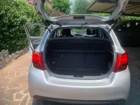 Usata Toyota Yaris Hybrid Style 75 CV (55 kW) 2015 Argento Berlina