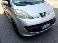 Usata Peugeot 107 68 CV (50 kW) 2006 Argento Utilitaria