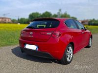Usata Alfa Romeo Giulietta Distinctive 120 CV (88 kW) 2011 Rosso Utilitaria