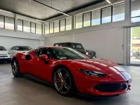 Usata Ferrari 296 829 CV (609 kW) 2024 Rosso corsa Coupé