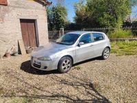 Begagnad Alfa Romeo 147 Distinctive 105 HK (77 kW) 2007 Silver Halvkombi