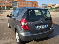 Usata Mercedes A180 109 CV (80 kW) 2011 Grigio Utilitaria