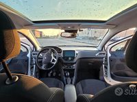 Usata Peugeot 208 Allure 75 CV (55 kW) 2016 Bianco Utilitaria