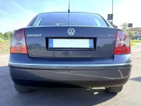 Usata VW Passat Highline 131 CV (96 kW) 2001 Grigio Berlina