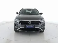 Usata VW T-Roc Life 110 CV (80 kW) 2023 Indium grey metallizzato nero SUV