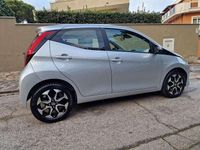 Usata Toyota Aygo Connect Style 72 CV (52 kW) 2022 Argento Utilitaria