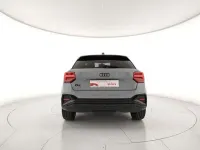 Usata Audi Q2 Ambiente 150 CV (110 kW) 2022 1x grigio freccia effetto perla SUV