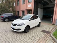Usata Lancia Ypsilon Gold 69 CV (50 kW) 2022 Bianco latte Utilitaria