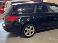 Usata Opel Astra 110 CV (80 kW) 2011 Nero Station wagon