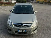 Usata Opel Zafira 2008 Grigio Monovolume