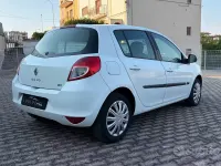 Usata Renault Clio II Dynamique 75 CV (55 kW) 2011 Bianco Berlina