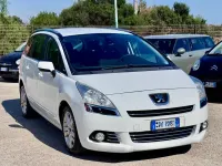 Usata Peugeot 5008 Allure 114 CV (83 kW) 2013 Bianco Monovolume