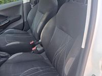 Usata Peugeot 208 82 CV (60 kW) 2014 Bianco Utilitaria