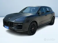 Usata Porsche Cayenne 353 CV (259 kW) 2024 Nero metallizzato SUV