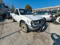 Usata Nissan Navara 104 CV (76 kW) 1999 Bianco Pick-up