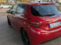 Usata Peugeot 208 Allure 83 CV (61 kW) 2018 Rosso Utilitaria