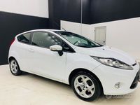 Usata Ford Fiesta Titanium 71 CV (52 kW) 2013 Bianco Berlina