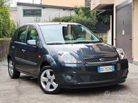 Usata Ford Fiesta 75 CV (55 kW) 2006 Grigio Utilitaria