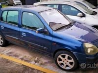 Usata Renault Clio II 100 CV (73 kW) 2001 Blu Berlina