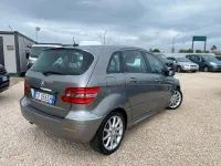 Usata Mercedes B180 109 CV (80 kW) 2006 Beige Monovolume