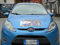 Usata Ford Fiesta 70 CV (51 kW) 2012 Blu Berlina