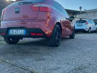 Käytetty Kia Rio 85 HP (62 kW) 2012 Punainen Sedan