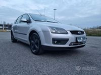 Usata Ford Focus 115 CV (84 kW) 2005 Grigio Berlina