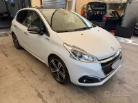 Usata Peugeot 208 GT-line 100 CV (73 kW) 2016 Bianco Utilitaria