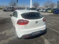 Usata Kia Rio 85 CV (62 kW) 2014 Bianco Berlina