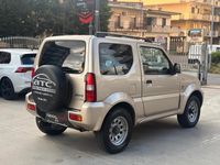 Usata Suzuki Jimny 86 CV (63 kW) 2010 Marrone SUV