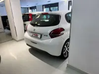 Usata Peugeot 208 Access 95 CV (69 kW) 2014 Bianco Utilitaria